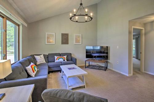 Bartlett Apartment | Chic Resort Condo about 1 Mi to Attitash Mountain!