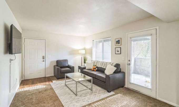 Harlow Apartment | Chic Retreat 2 Miles from Downtown