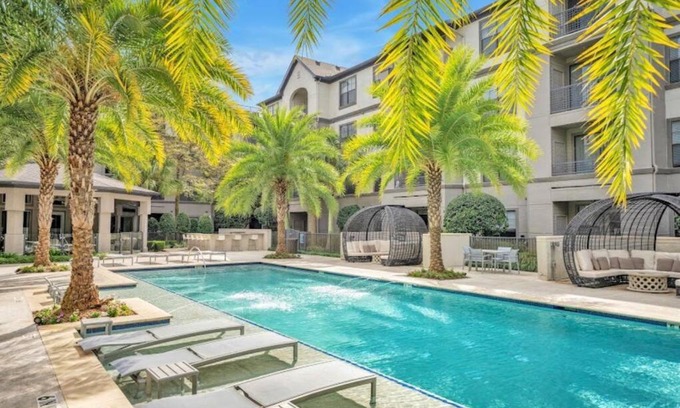 South Central Houston Apartment | Chic Retreat-WALK to NRG-POOL