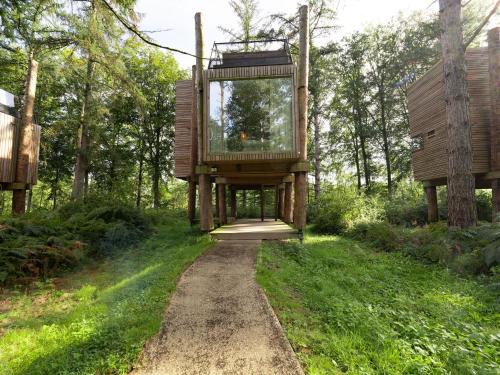 Maubray House | Chic Retreat with Sauna