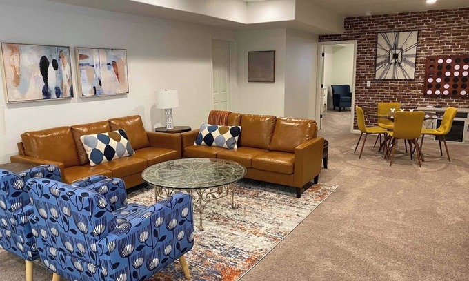 Orem House | Chic Retreat: Your Cozy Getaway with Waffles too!