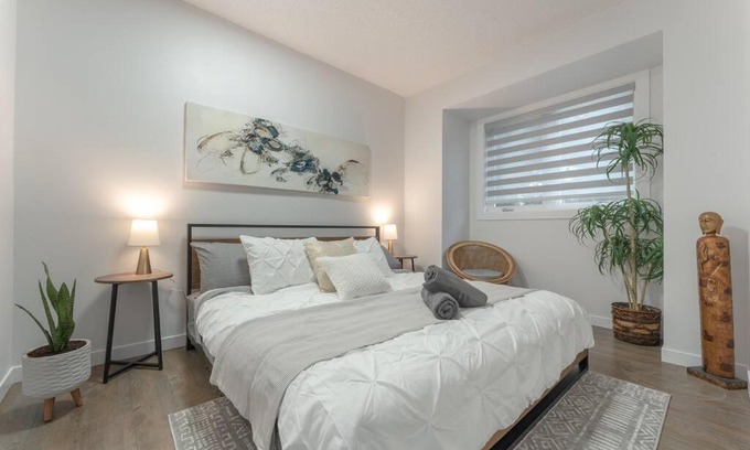 Southeast Calgary House | Chic Romantic3bed patio WIFI quiet retreat parking