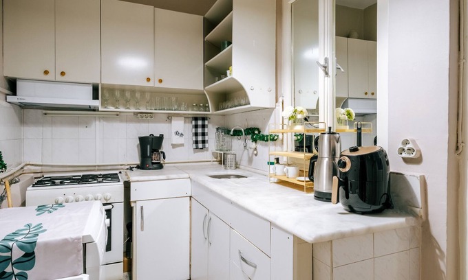 Nisantasi Apartment | Chic Roomy Flat w Balcony 2 min to Citys Nisantasi