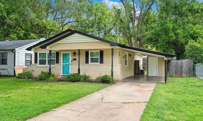 Springfield House | Chic & Rustic Bungalow 3-bd house w/fitness room & WiFi in peaceful Springfield