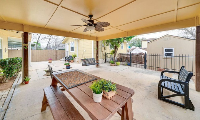 Northwest Los Angeles Heights Cottage | Chic San Antonio Cottage: 5 Miles to Downtown