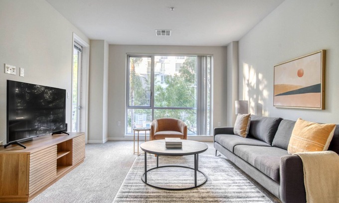 Santa Clara Apartment | Chic Santa Clara 1BR w/Gym & Cinema, walk to shops, by Blueground