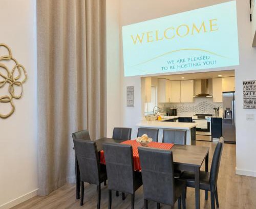 Sunset Park House | Chic Santa Monica House - Spa Hot Tub, Billiards, BBQ, Projector