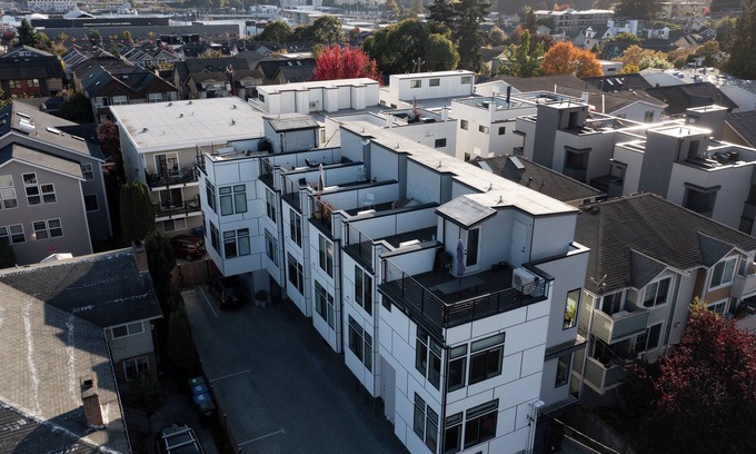 Old Ballard House | Chic Seattle Ballard Townhouse with Rooftop Retreat Walkable to shops and dining