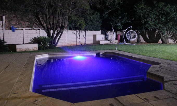 Greater Johannesburg Metropolitan Area Cottage | Chic & Serene 1-Bed Haven in Roodepoort