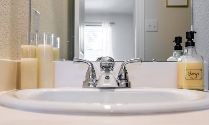 Northside House | Chic smart home - 15 mins from Downtown