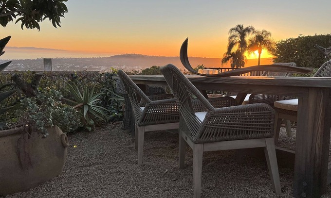 Riviera House | Chic & Sophisticated Studio with Panoramic Views & Privacy (yard, pet friendly!)