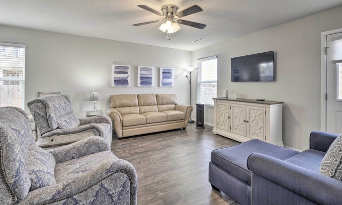 Bentonville - Fayetteville House | Chic Springdale Abode w/ Community Amenities