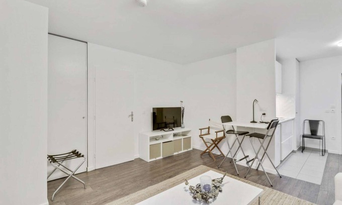 Rosny-sous-Bois Apartment | Chic studio Appartment