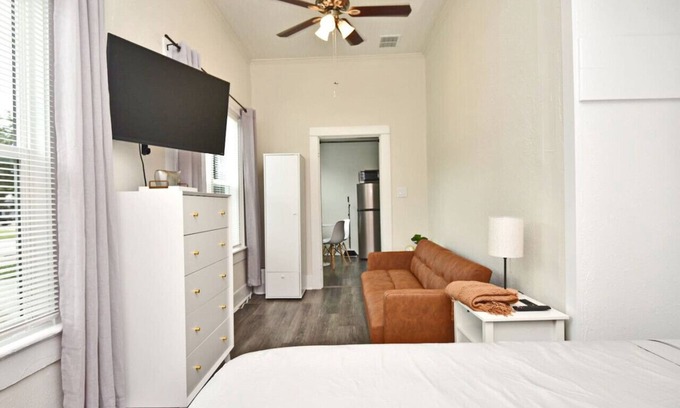 Winter Garden Apartment | Chic Studio in Winter Garden