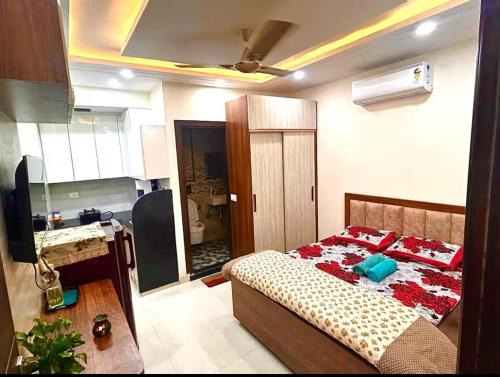 East of Kailash Apartment | Chic Studio To Stay in South Delhi