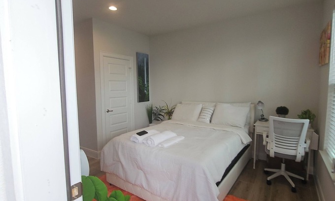 South Main Apartment | Chic studio with AC and WiFi in amazing Houston