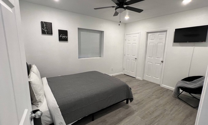 Paradise Apartment | Chic studio with WiFi and AC in fantastic Las Vegas