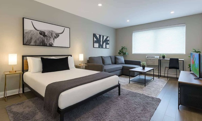 Lake View East Apartment | Chic & Stylish Studio w/Modern Kitchen