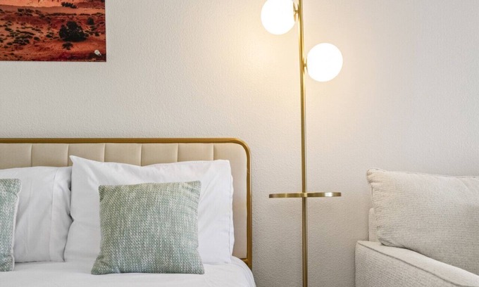 Tempe Apartment | Chic Tempe Apartment with Pool Access and Parking
