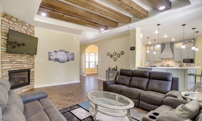 Tomball House | Chic Texas Abode w/Patio & Fenced-In Yard!