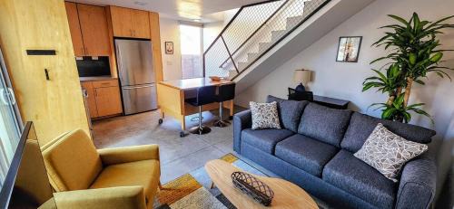 Raynolds Addition Apartment | Chic Townhome Retreat nestled Downtown