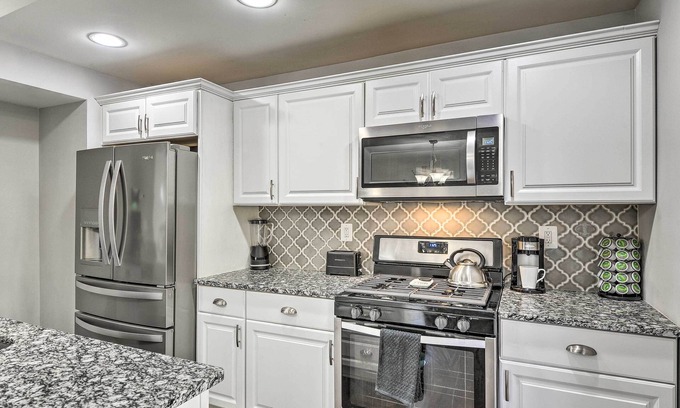 Beechfield Apartment | Chic Townhome w/Deck: 6 Mi to Dtwn Baltimore