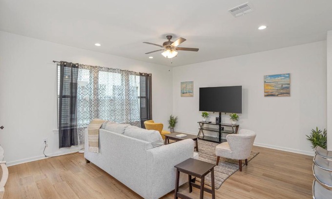 Highlands - Perkins House | Chic Townhouse by LSU