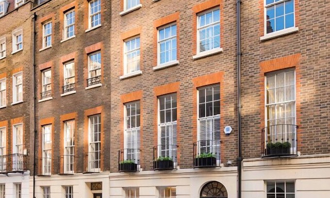 London City Centre House | Chic Townhouse in Trafalgar Sq & Covent Garden