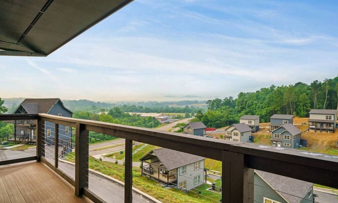 Sevierville House | Chic Treehouse Cabin with View