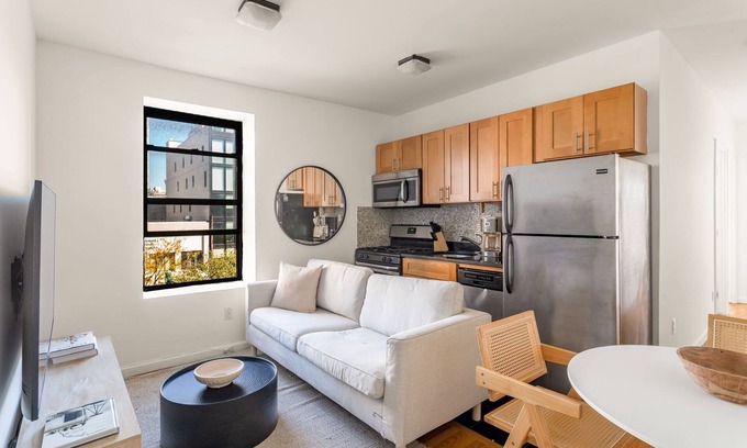 Chinatown Apartment | Chic & Trendy 3BD 1Bath Escape in the Lower East Side