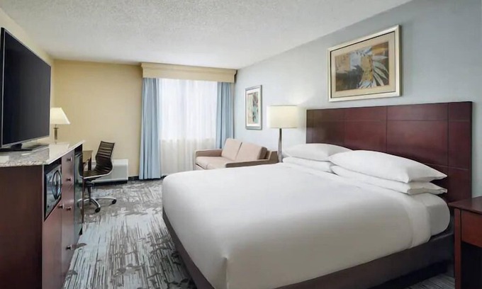 Rocky Mount House | Chic Urban Getaway: Close to Battle Park! FREE Parking Onsite, Pool!