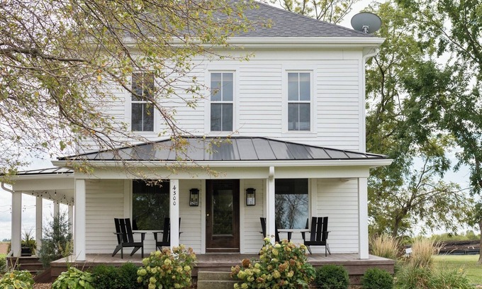 Cumming House | Chic Urban Retreat in Agrihood Community