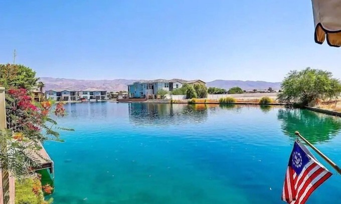 Terra Lago House | 🏝️Chic villa on the lake! 3 bed 3 bath, Golf, bbq & fun in the sun 🌵🏝️🍦👙