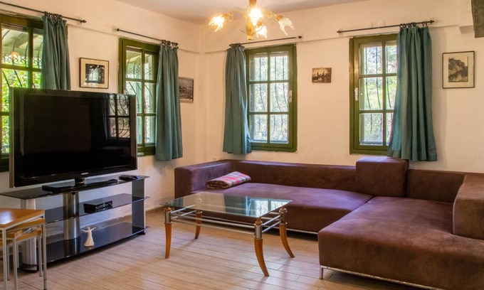 Akbuk Villa | Chic Villa w Garden 10 min to Sea in Akbuk Didim