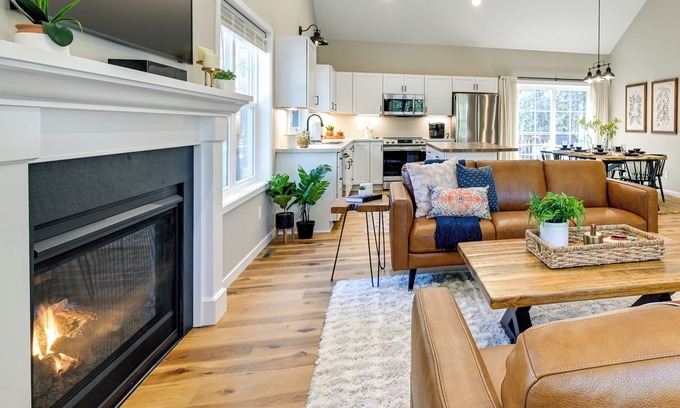 Wisconsin Dells Cottage | Chic Wisconsin Retreat w/Deck, Grill & Fire Pit!