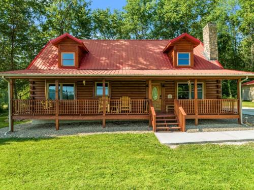 Stanton House | Chic Wooden Cabin with Hot-Tub, Ping-Pong Table and Fire Pit in Stanton, Kentucky