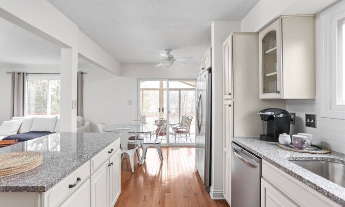Zionsville House | Chic Zionsville Home | Sleeps 8 | Nr Downtown