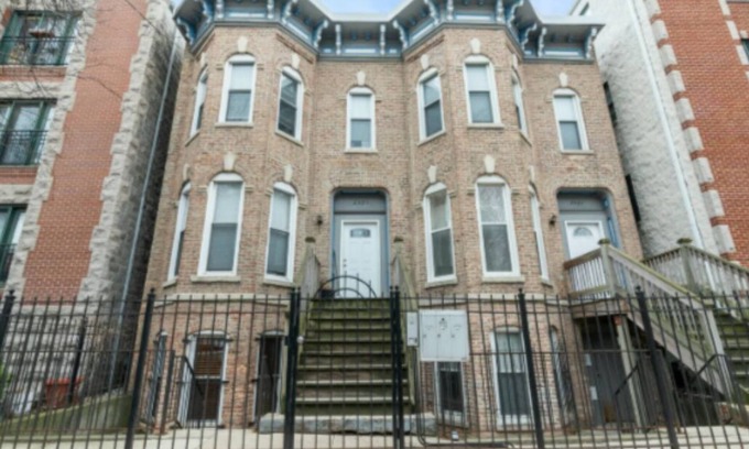 Tri-Taylor Condo | Chicago 1BR Condo w Free Gated Parking & Highspeed Internet
