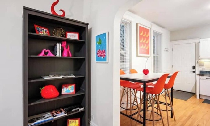 Pulaski Park Apartment | Chicago Citrus Charm 2BR WestTown