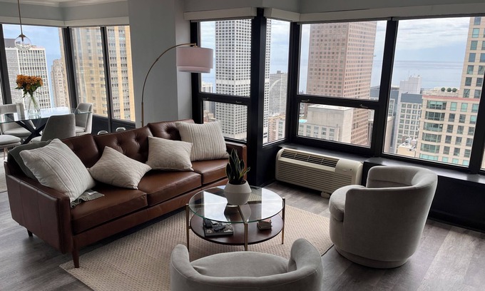 Downtown Chicago Condo | Chicago Cityview Chic II Gold Coast/River North