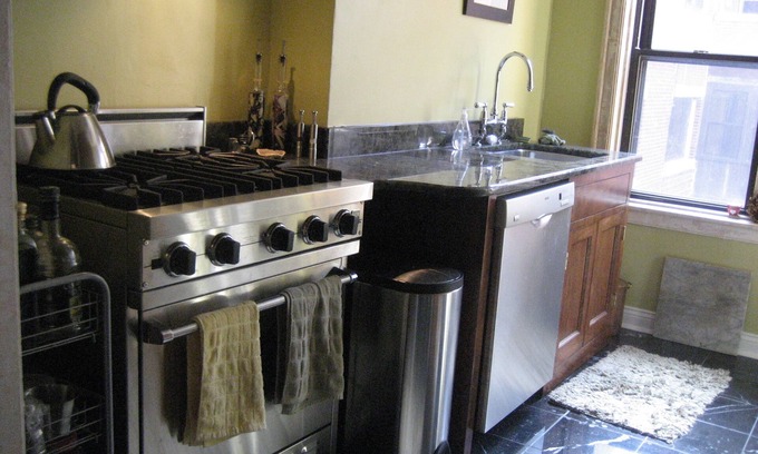 Woodlawn Condo | Chicago Hi-Rise Lakeside Living in Spacious Condo