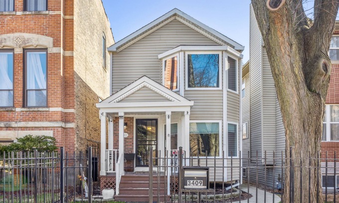 The Gap House | Chicago home available close to Mccormick Place, Sox park, Illinois tech and ICO