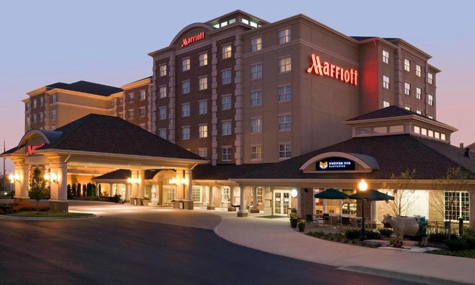 Bedford Park Hotel | Chicago Marriott Midway