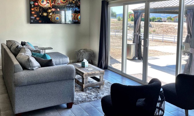 Temecula House | ★Chick-Ranch★Wine Country Hideaway Studio★Wineries★Animals★Hot Air Balloons★Private Driver★