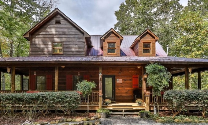 Eagle Mountain Cabin | Chicken Coop-3/3, Paved Roads, hot tub, dog friendly, FENCED, WIFI, 5 acres