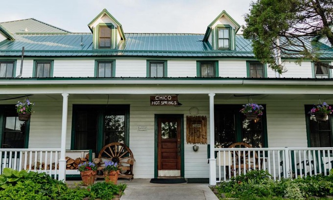 Pray Cabin | Chico Hot Springs Resort