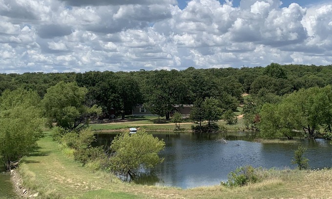Chico House | Chico Texas Waterfront Ranch 20 acre Country Fishing Cabin Sleeps 11