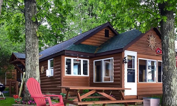 Chief Lake Cabin | Chief Lake Lodge Resort Cabin #6