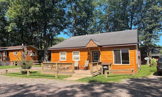 Chief Lake Cabin | Chief Lake Lodge Resort Cabin #8