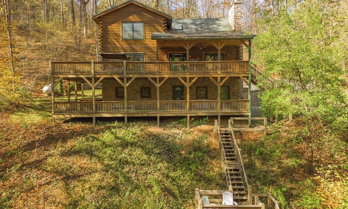 Farmington Cabin | Chief Nemacolin's Lodge | 3BR, 3BA, Hot Tub, Fireplace, Private & Spacious, Sleeps 14!